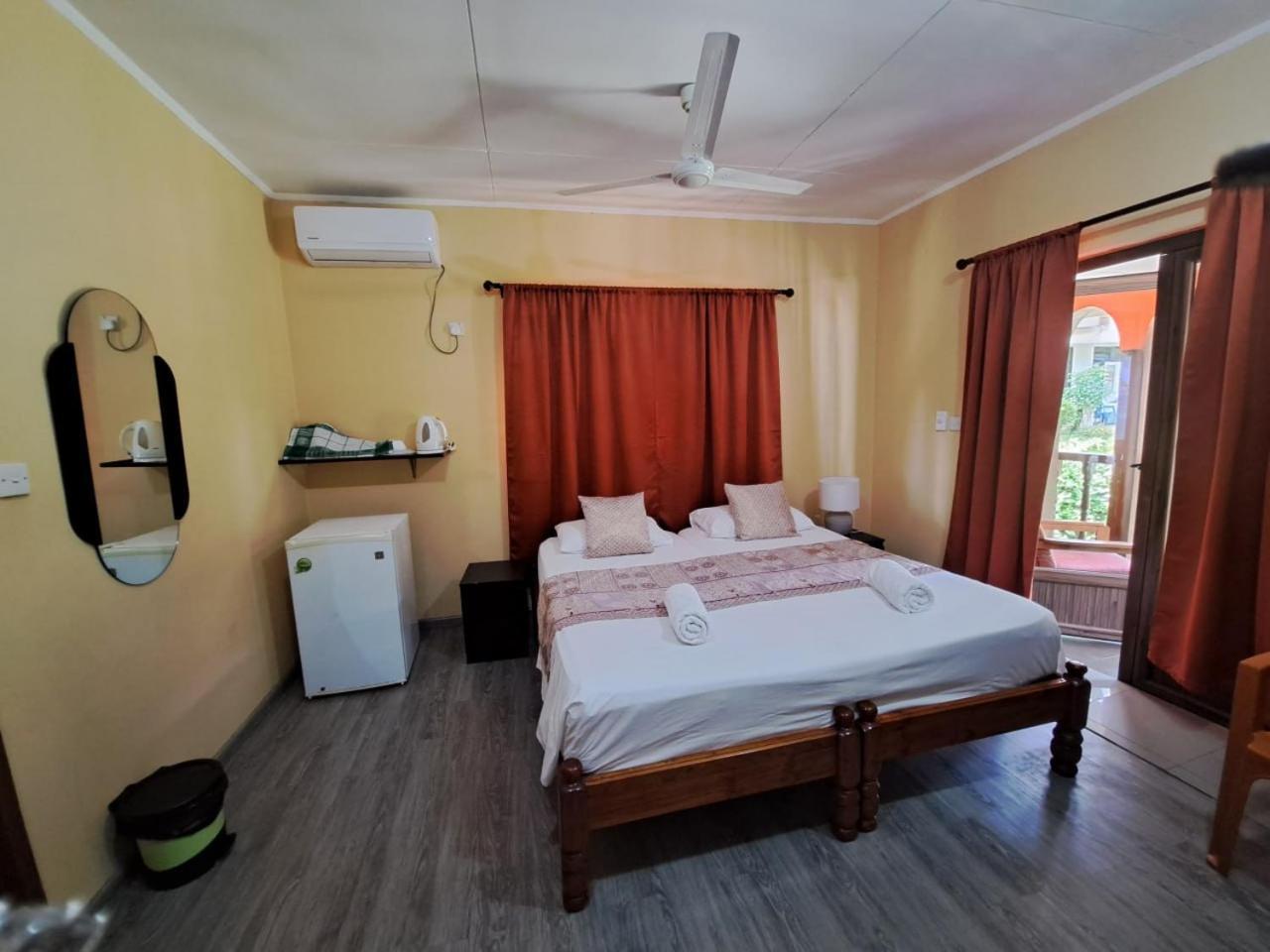 Georgina'S Cottage Beau Vallon  Exterior photo