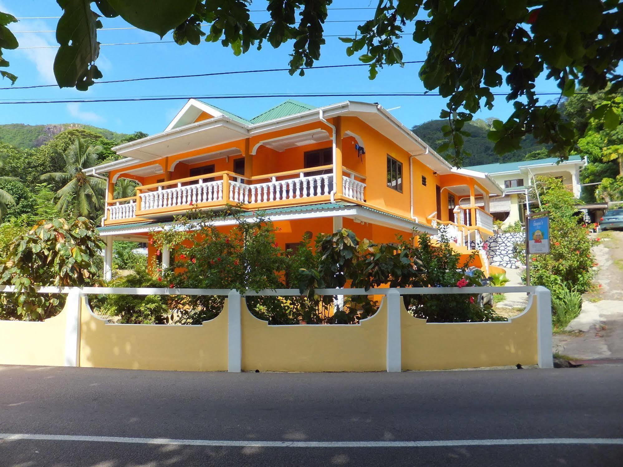 Georgina'S Cottage Beau Vallon  Exterior photo