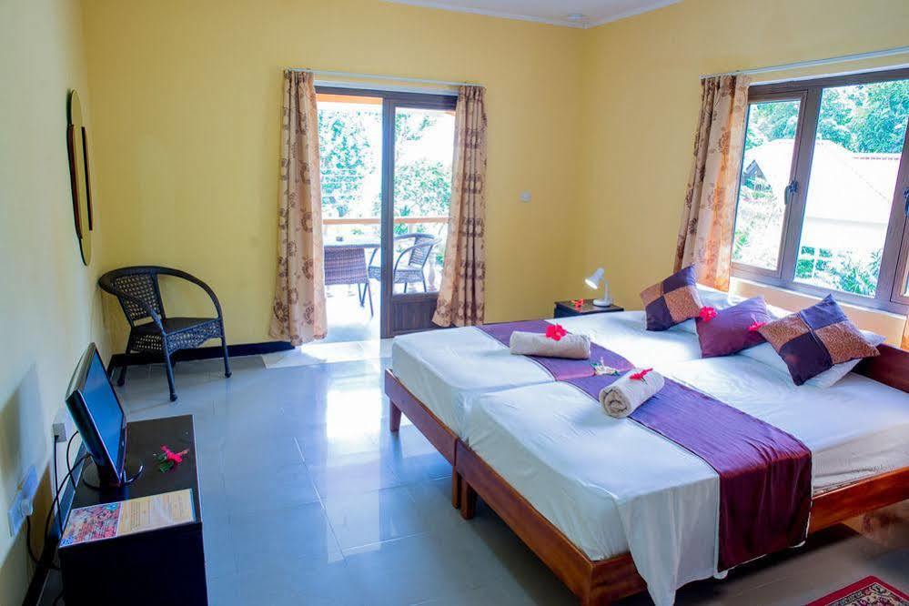Georgina'S Cottage Beau Vallon  Exterior photo